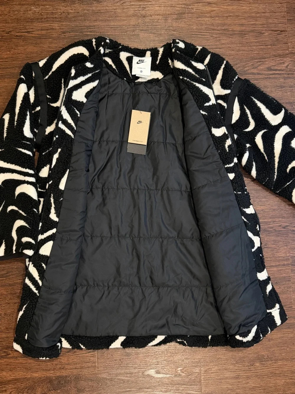 Nike Sportswear Loose High-Pile Jacket Black White FV8025-010 Womens Size M